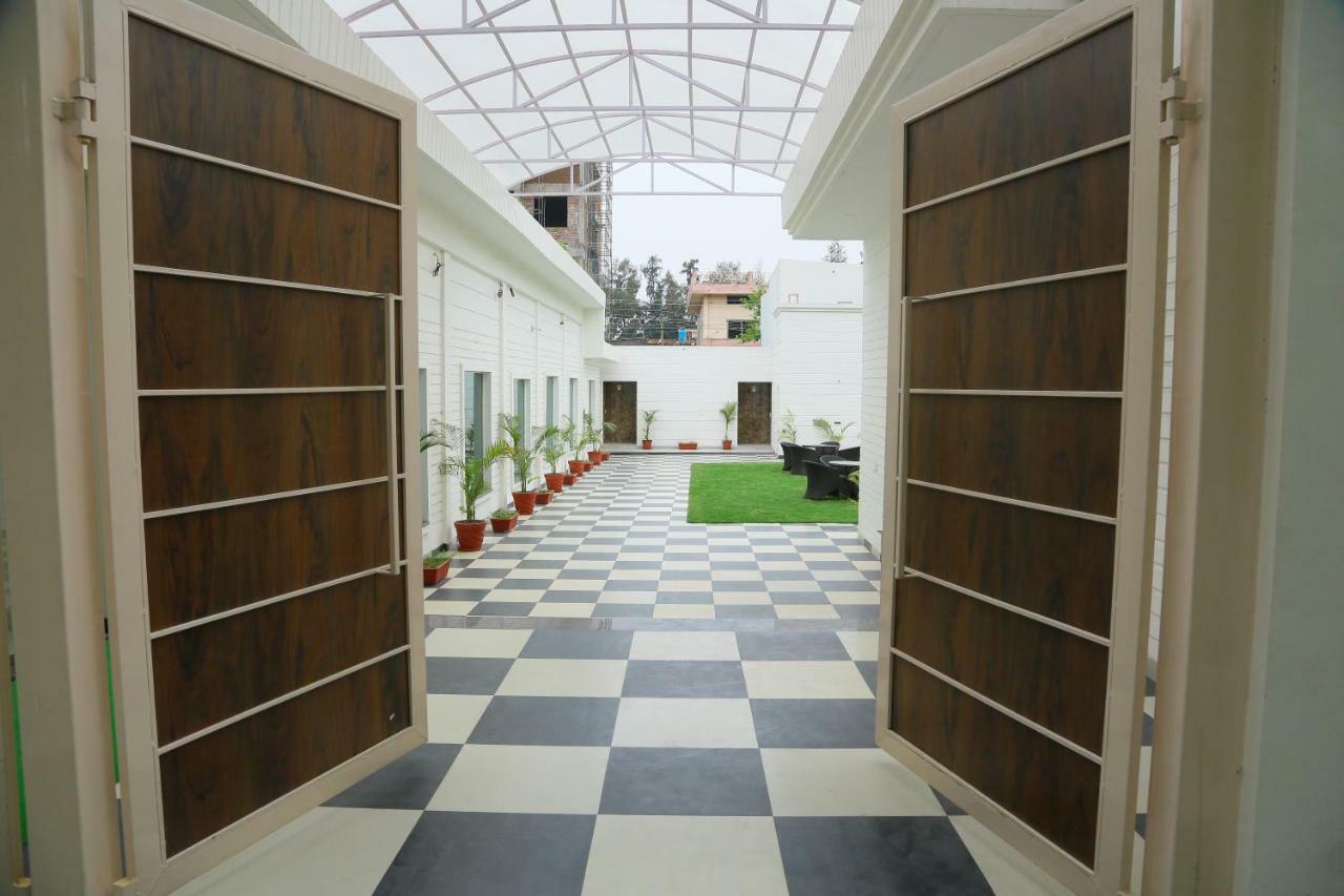 The English Garden Mohali 外观 照片