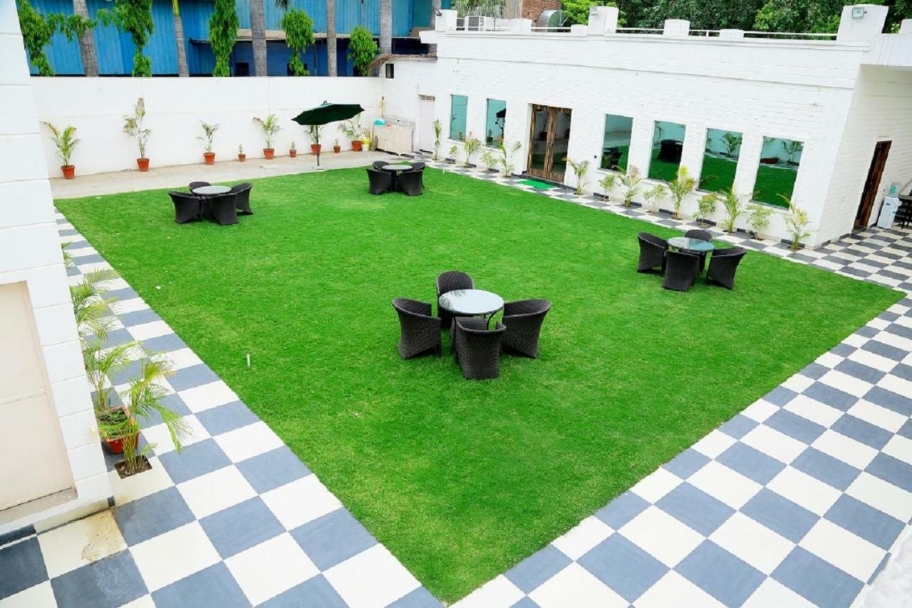 The English Garden Mohali 外观 照片